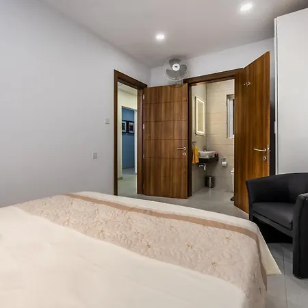 Vista Apartment *
